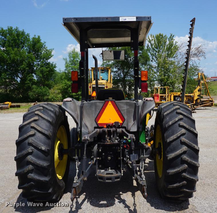 image for item DD7867 2005 John Deere 5205 tractor