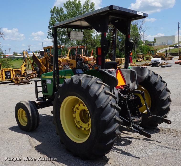 image for item DD7867 2005 John Deere 5205 tractor