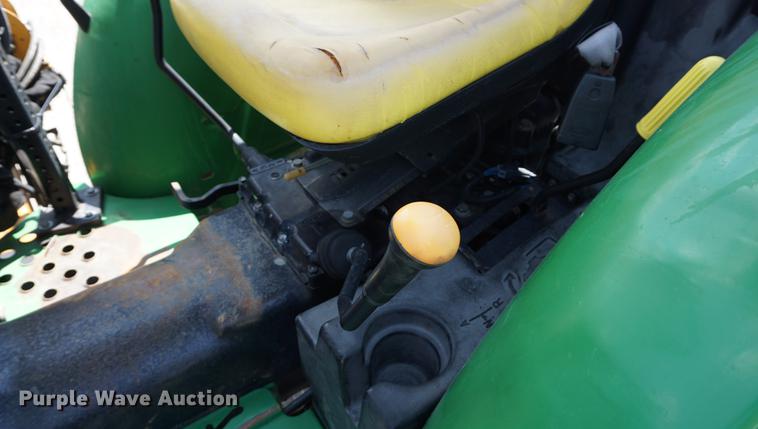 image for item DD7867 2005 John Deere 5205 tractor