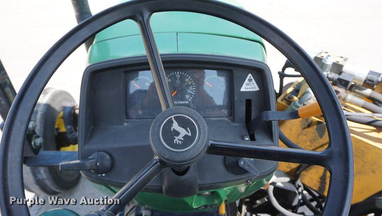 image for item DD7867 2005 John Deere 5205 tractor