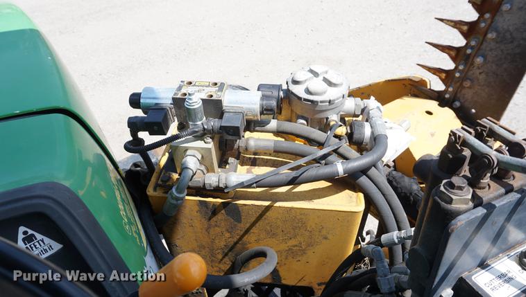 image for item DD7867 2005 John Deere 5205 tractor
