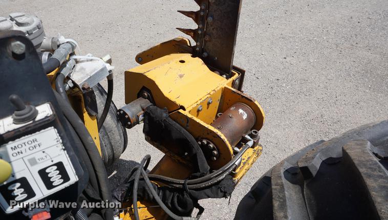 image for item DD7867 2005 John Deere 5205 tractor