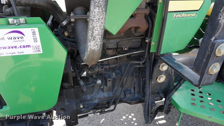image for item DD7867 2005 John Deere 5205 tractor