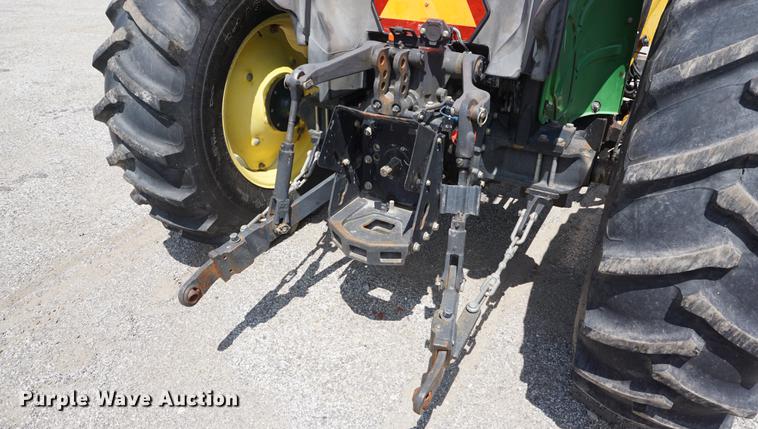 image for item DD7867 2005 John Deere 5205 tractor