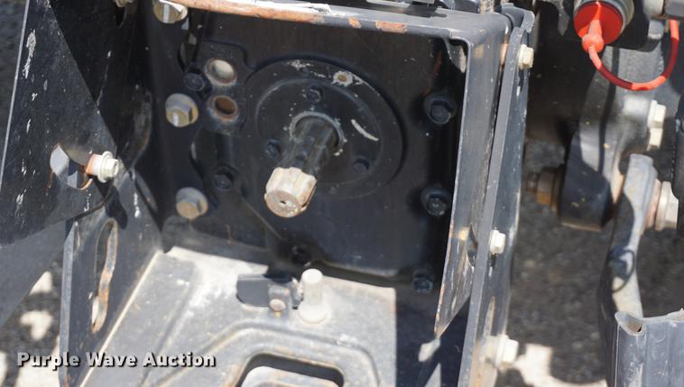 image for item DD7867 2005 John Deere 5205 tractor