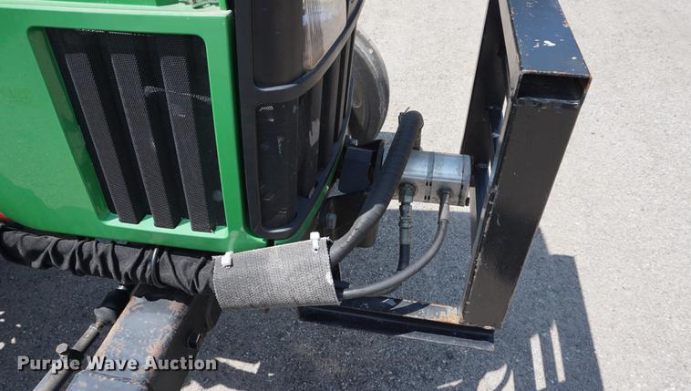 image for item DD7867 2005 John Deere 5205 tractor