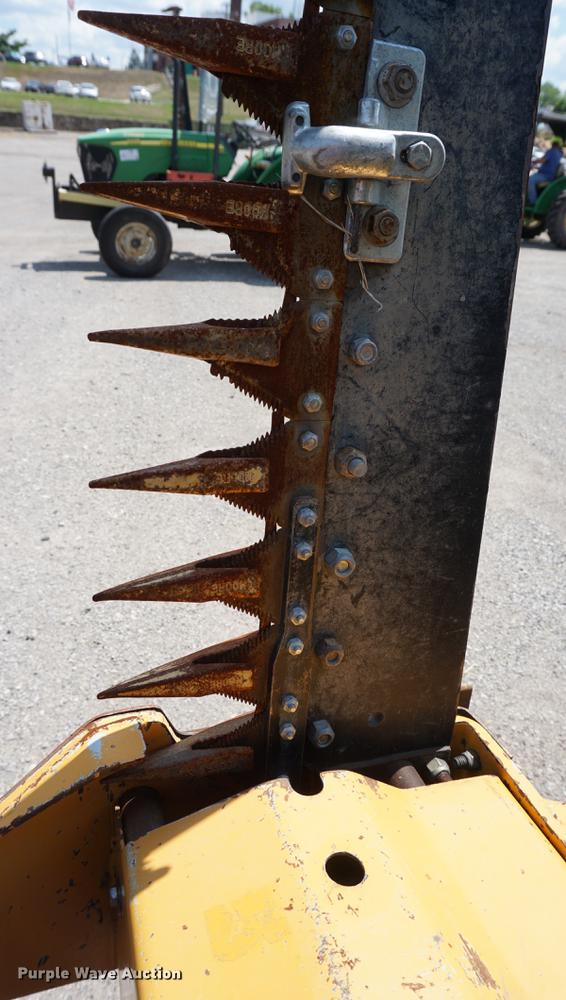 image for item DD7867 2005 John Deere 5205 tractor