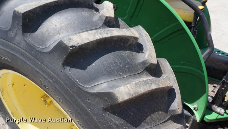 image for item DD7867 2005 John Deere 5205 tractor