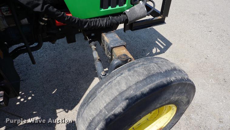 image for item DD7867 2005 John Deere 5205 tractor