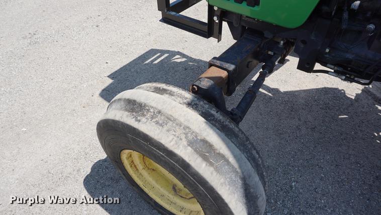image for item DD7867 2005 John Deere 5205 tractor