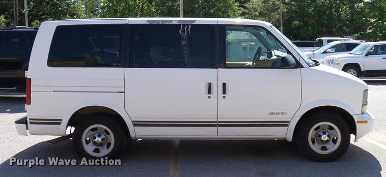 image for item DD8350 1997 Chevrolet Astro van