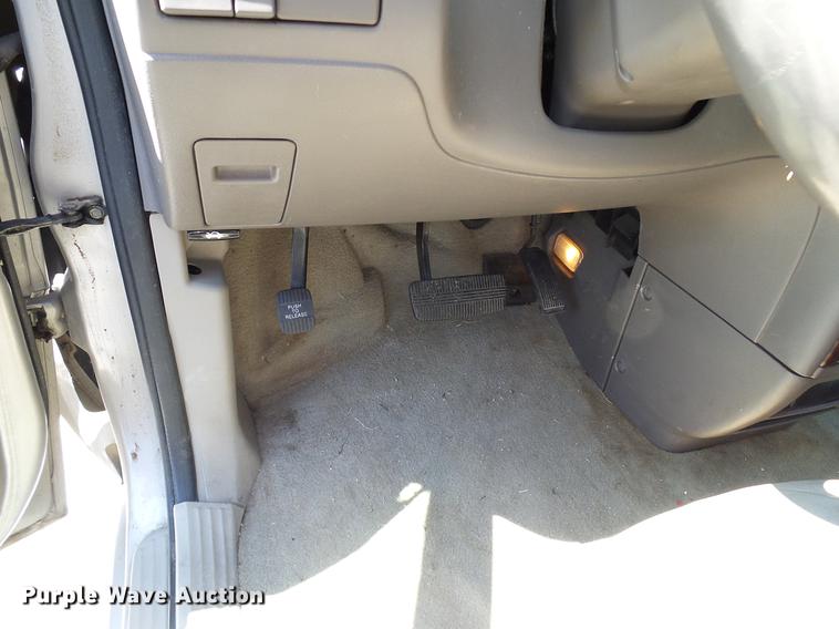image for item DD8352 2000 Nissan Quest van