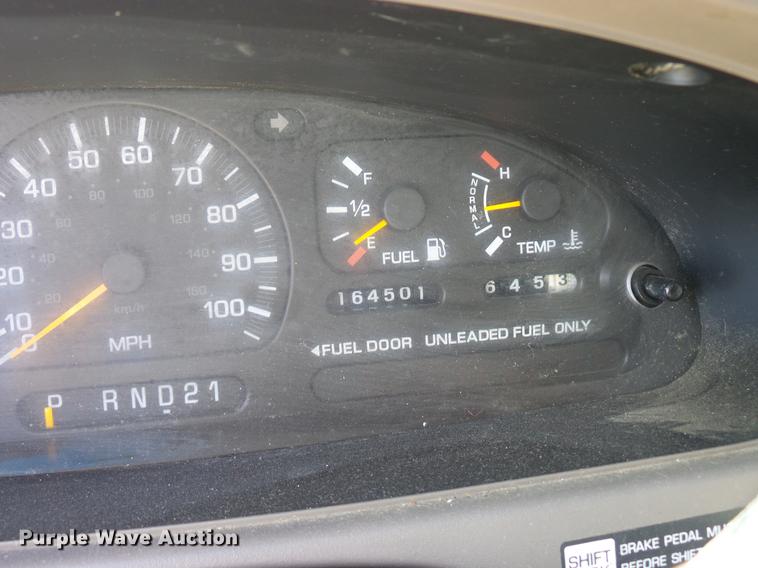 image for item DD8352 2000 Nissan Quest van