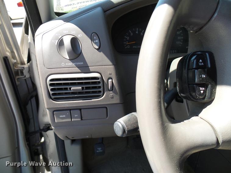 image for item DD8352 2000 Nissan Quest van