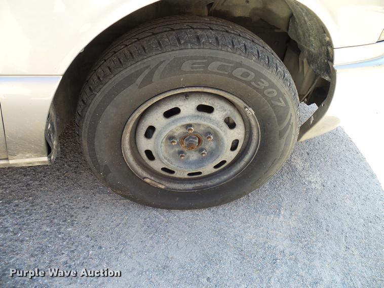 image for item DD8352 2000 Nissan Quest van