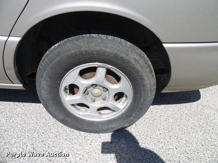 image for item DD8352 2000 Nissan Quest van