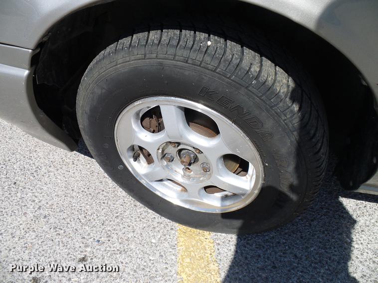 image for item DD8352 2000 Nissan Quest van