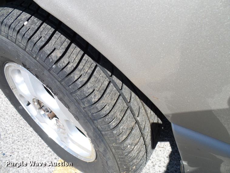 image for item DD8352 2000 Nissan Quest van