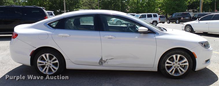 image for item DD8353 2015 Chrysler 200