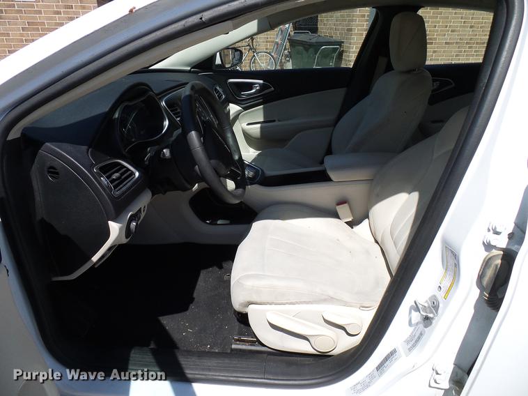 image for item DD8353 2015 Chrysler 200