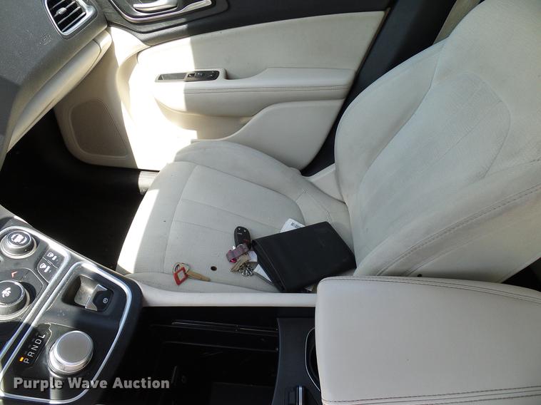 image for item DD8353 2015 Chrysler 200