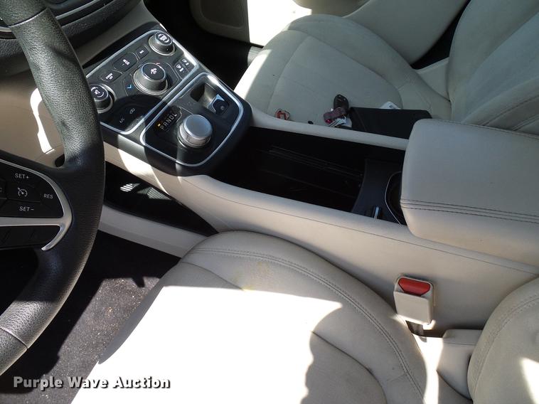 image for item DD8353 2015 Chrysler 200