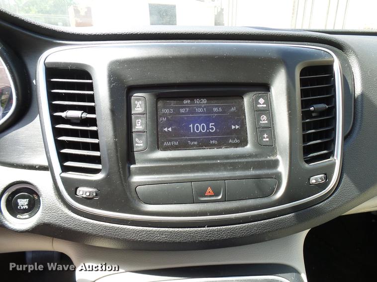 image for item DD8353 2015 Chrysler 200