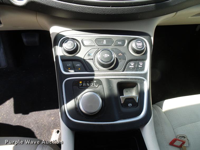 image for item DD8353 2015 Chrysler 200