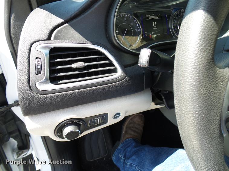 image for item DD8353 2015 Chrysler 200