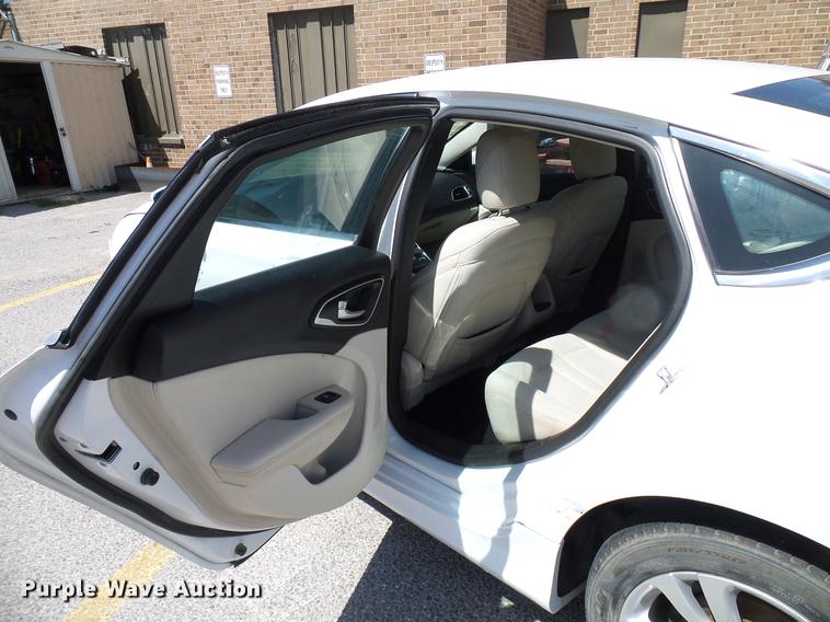 image for item DD8353 2015 Chrysler 200