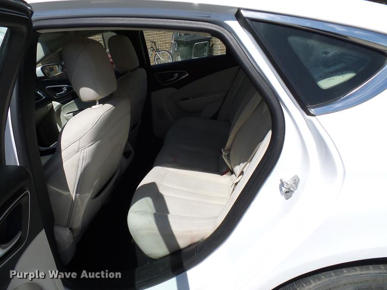 image for item DD8353 2015 Chrysler 200