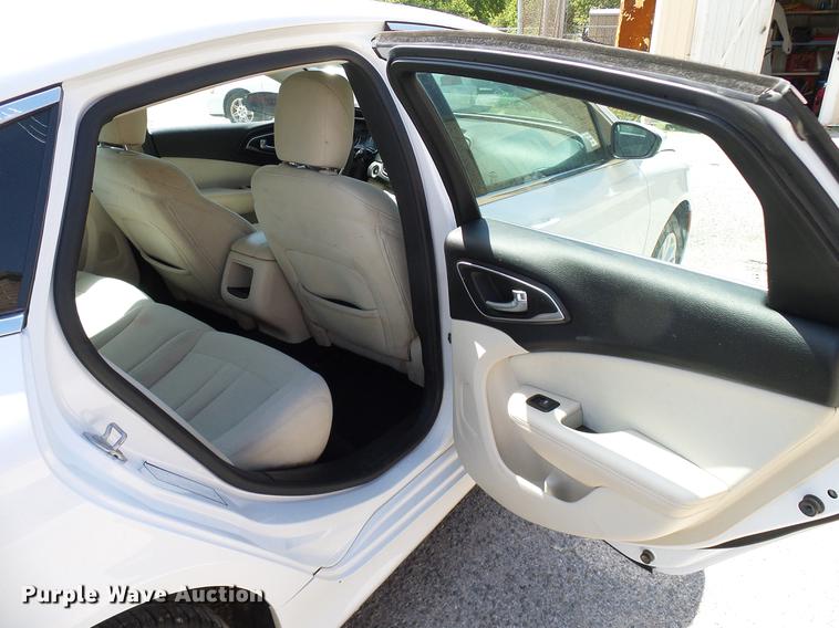 image for item DD8353 2015 Chrysler 200