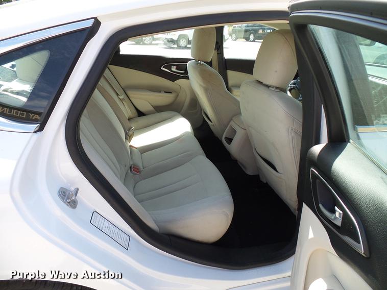 image for item DD8353 2015 Chrysler 200