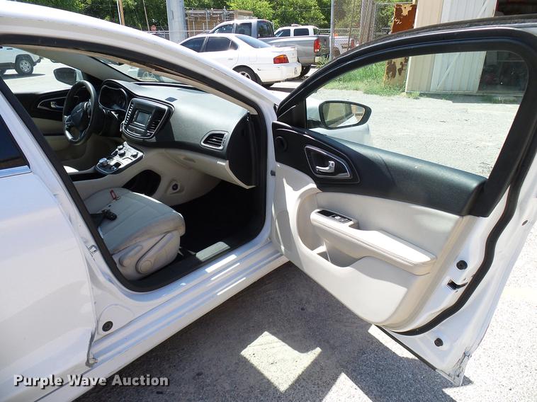 image for item DD8353 2015 Chrysler 200