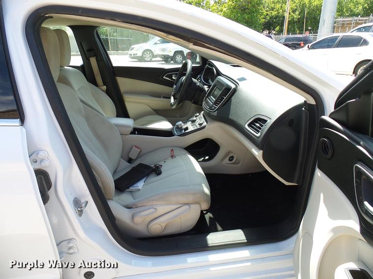 image for item DD8353 2015 Chrysler 200