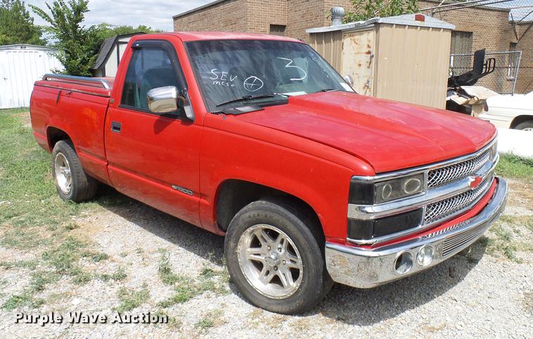 image for item DD8355 1994 Chevrolet Silverado 1500 pickup truck