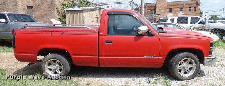 image for item DD8355 1994 Chevrolet Silverado 1500 pickup truck