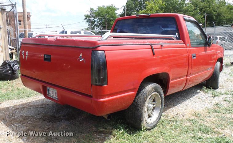 image for item DD8355 1994 Chevrolet Silverado 1500 pickup truck