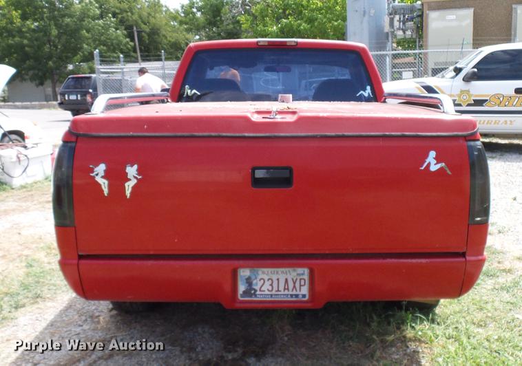 image for item DD8355 1994 Chevrolet Silverado 1500 pickup truck