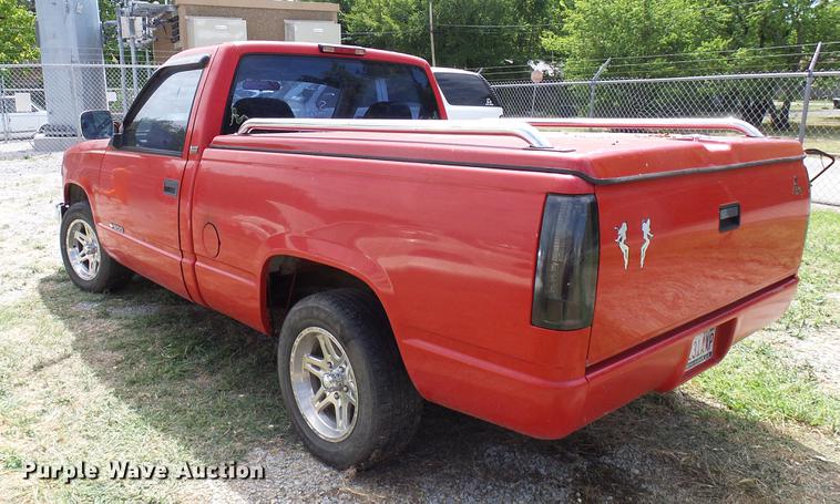image for item DD8355 1994 Chevrolet Silverado 1500 pickup truck