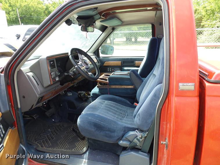 image for item DD8355 1994 Chevrolet Silverado 1500 pickup truck