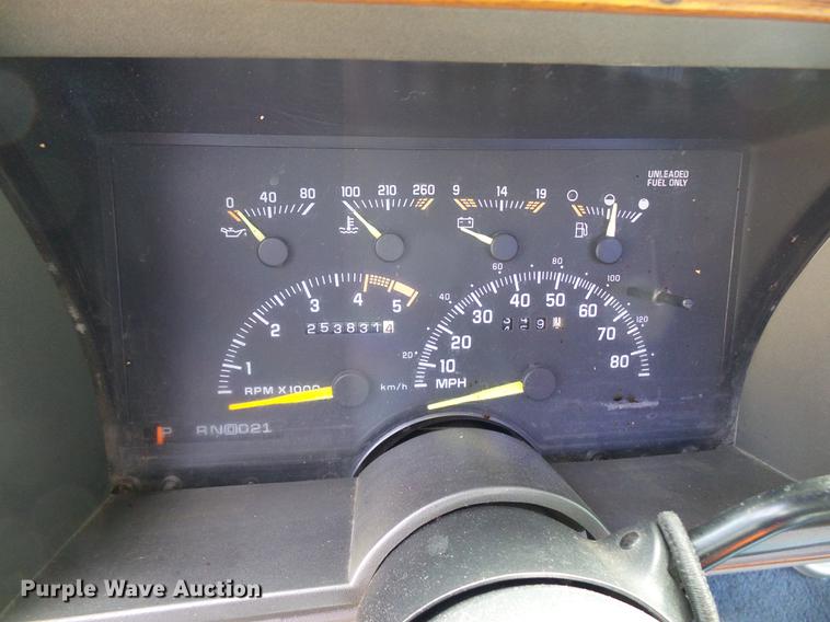 image for item DD8355 1994 Chevrolet Silverado 1500 pickup truck