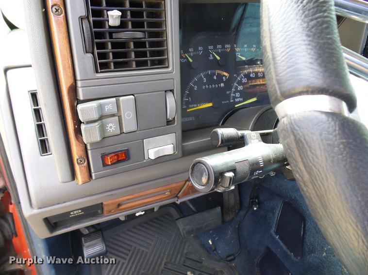 image for item DD8355 1994 Chevrolet Silverado 1500 pickup truck
