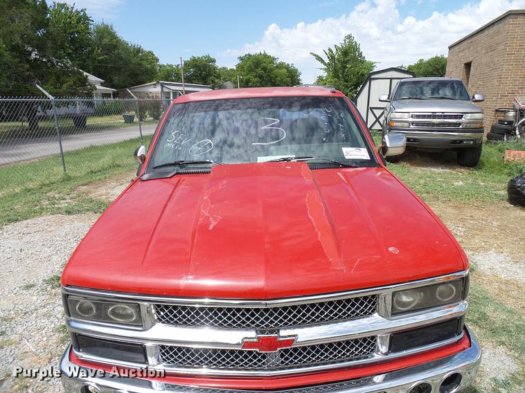 image for item DD8355 1994 Chevrolet Silverado 1500 pickup truck