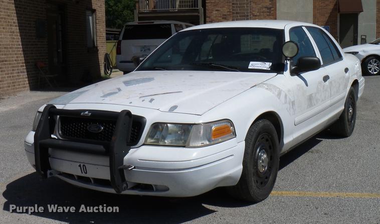 image for item DD8356 2004 Ford Crown Victoria Police Interceptor