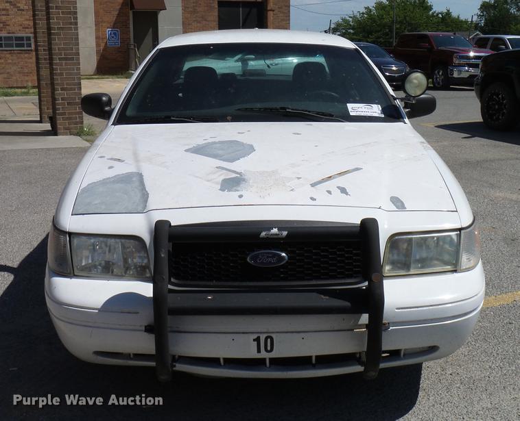 image for item DD8356 2004 Ford Crown Victoria Police Interceptor