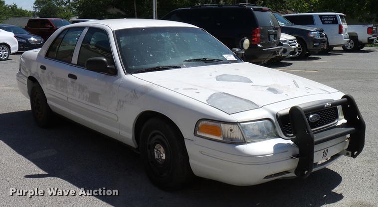 image for item DD8356 2004 Ford Crown Victoria Police Interceptor