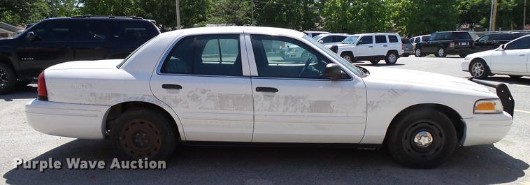 image for item DD8356 2004 Ford Crown Victoria Police Interceptor