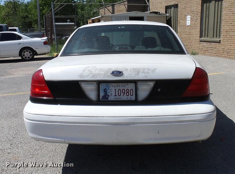 image for item DD8356 2004 Ford Crown Victoria Police Interceptor