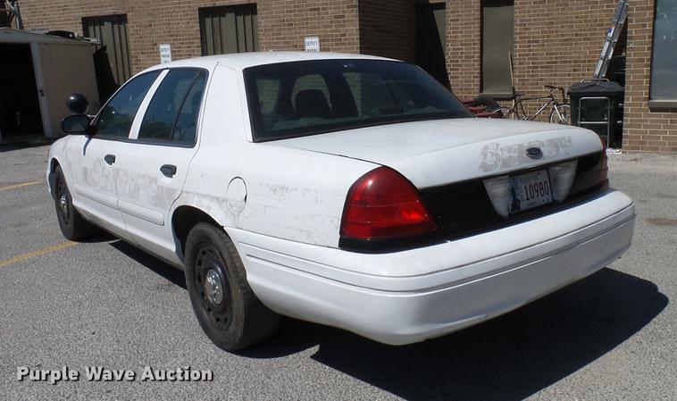 image for item DD8356 2004 Ford Crown Victoria Police Interceptor